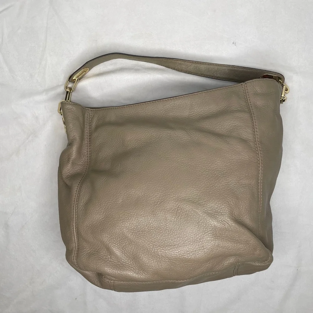Michael Kors Fulton Luggage Tan Pebbled Leather Hobo Shoulder Bag Gold Medallion